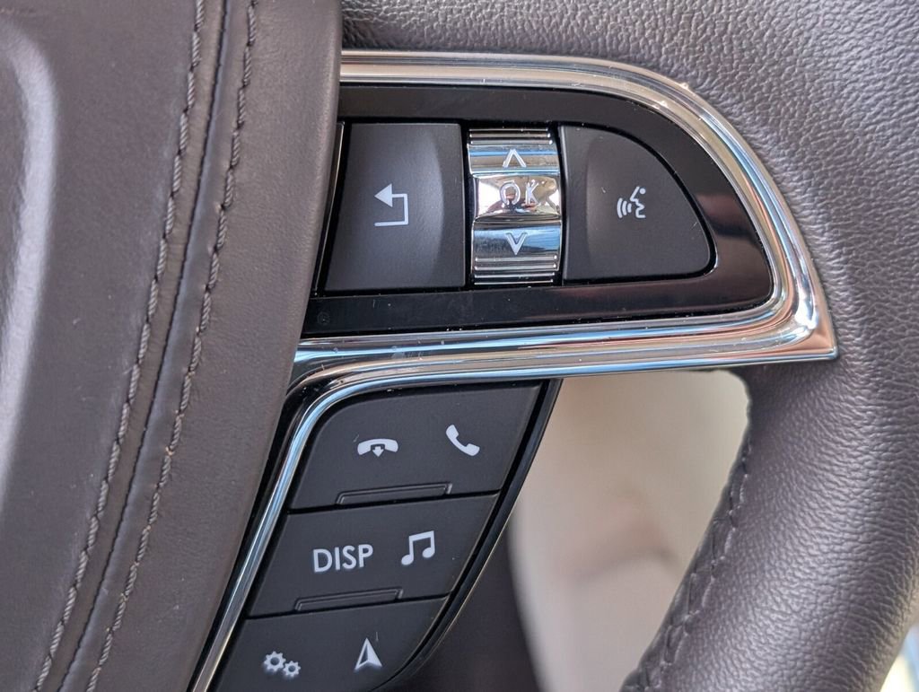 Used 2017 Lincoln Continental Premiere image 21