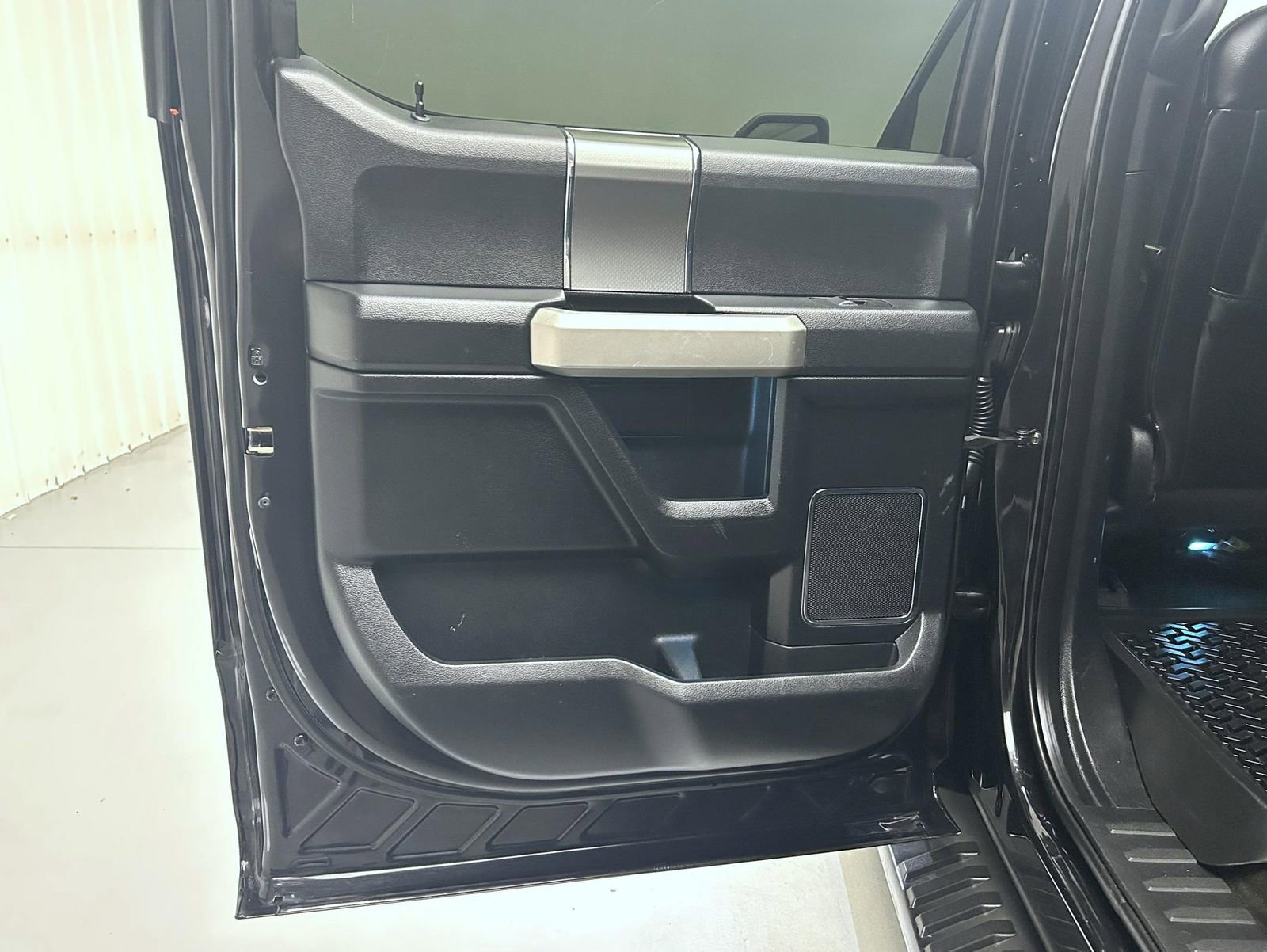 Used 2015 Ford F150 Lariat image 20