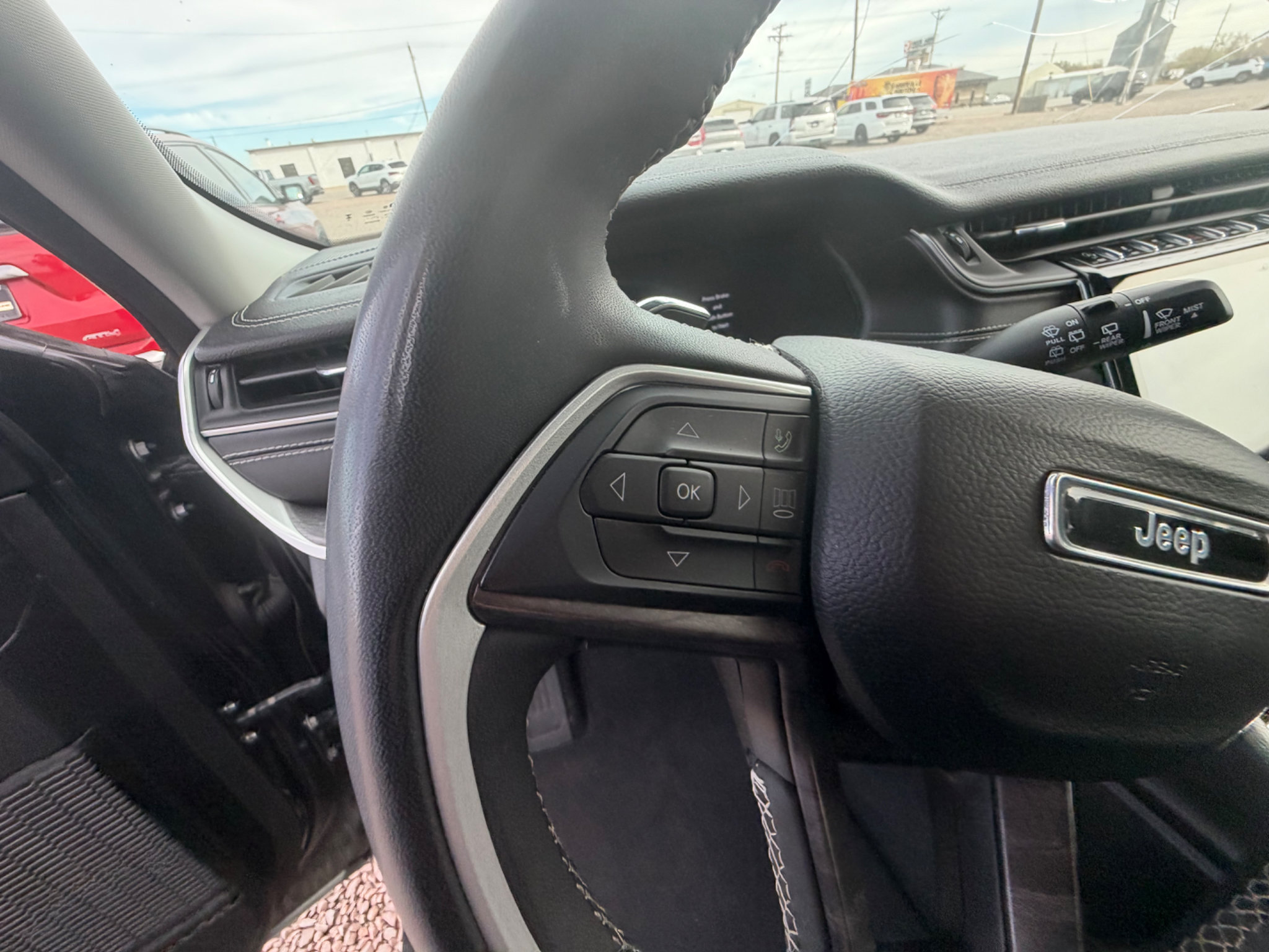 Used 2023 Jeep Grand Cherokee Limited AWD/4WD image 27