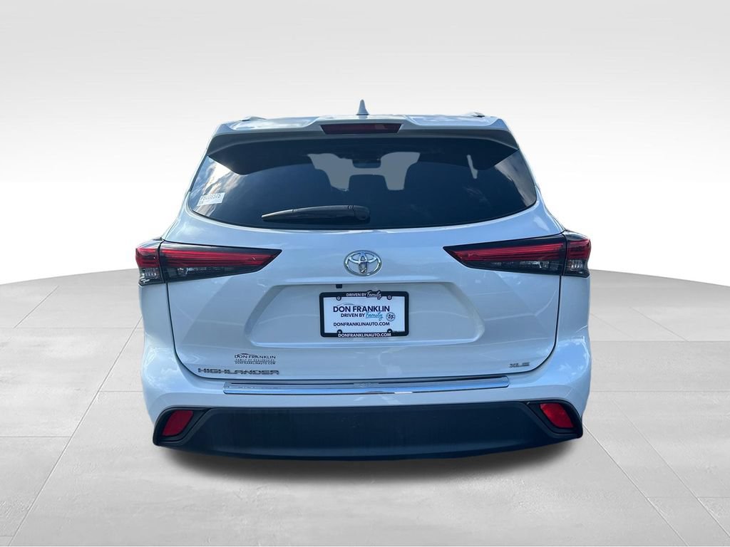 Used 2023 Toyota Highlander XLE FWD image 4