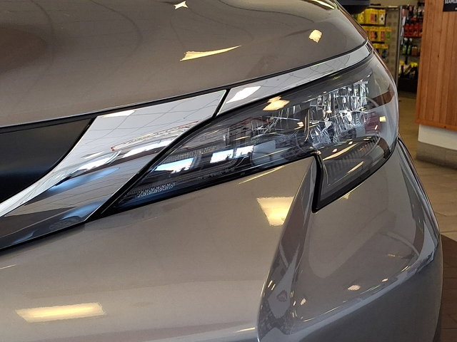 Used 2026 Toyota Sienna XLE image 9