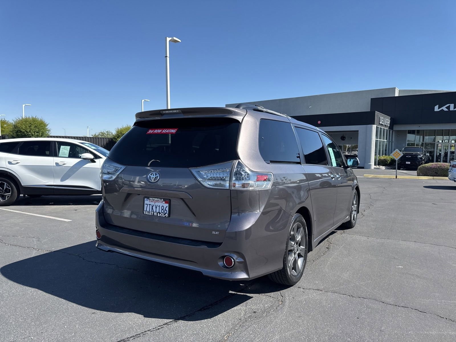 Used 2016 Toyota Sienna SE FWD image 5