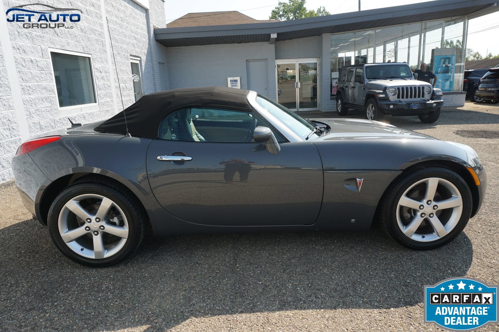 Used 2008 Pontiac Solstice Convertible w/ Premium Package RWD image 6