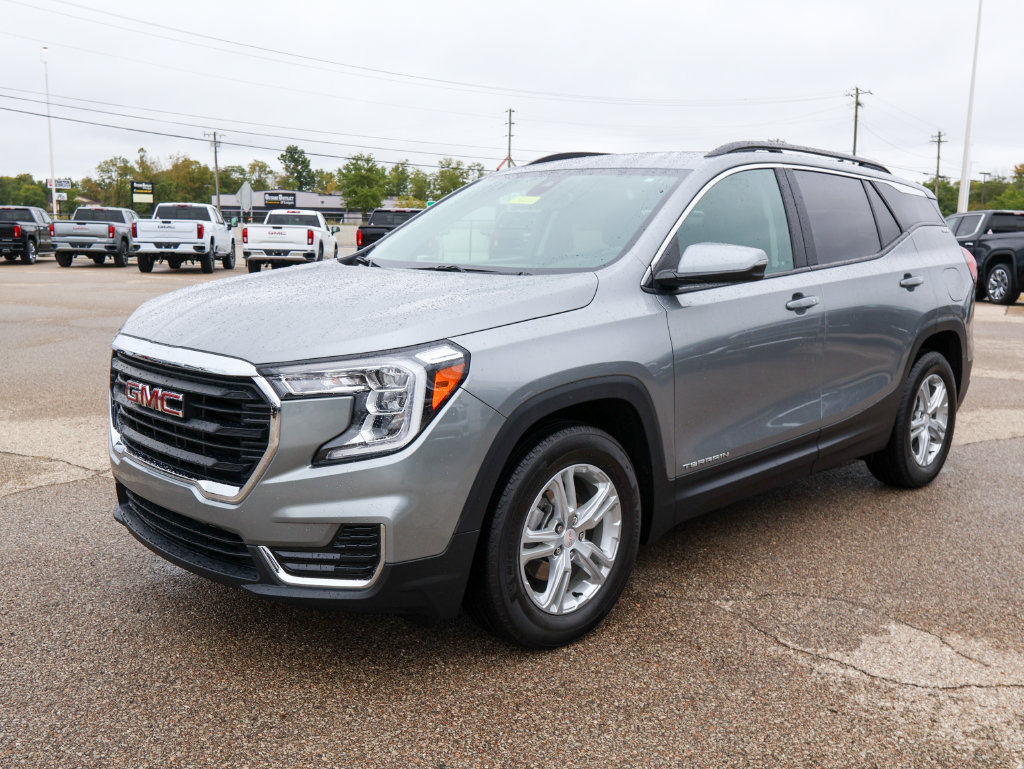 Used 2023 GMC Terrain SLE w/ Driver Convenience Package FWD image 23