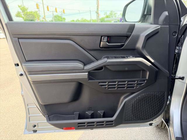 Certified 2025 Toyota Tacoma SR5 AWD/4WD image 17