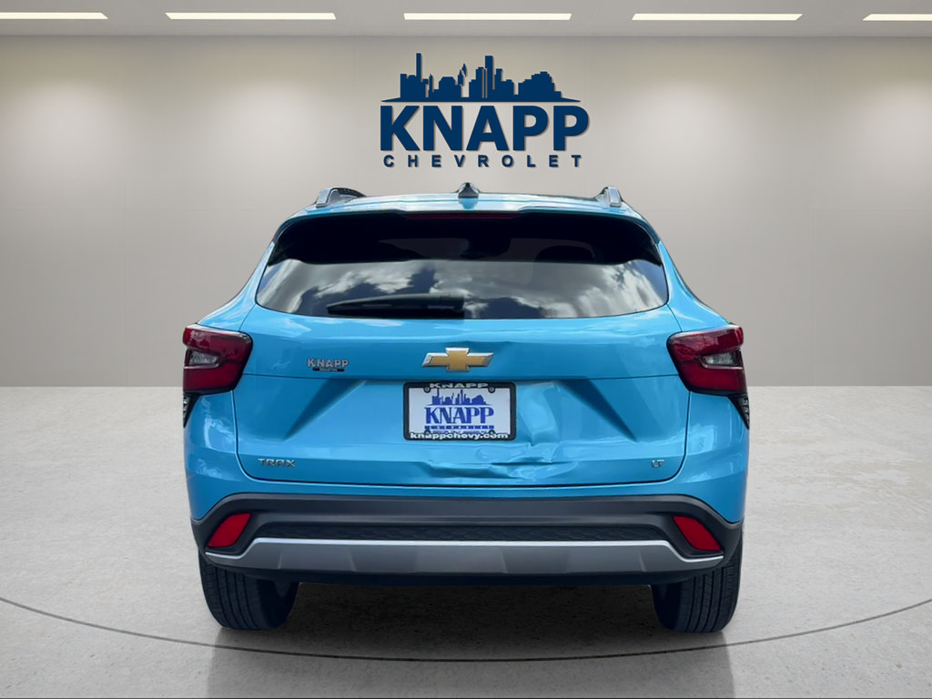 Used 2025 Chevrolet Trax LT FWD image 4