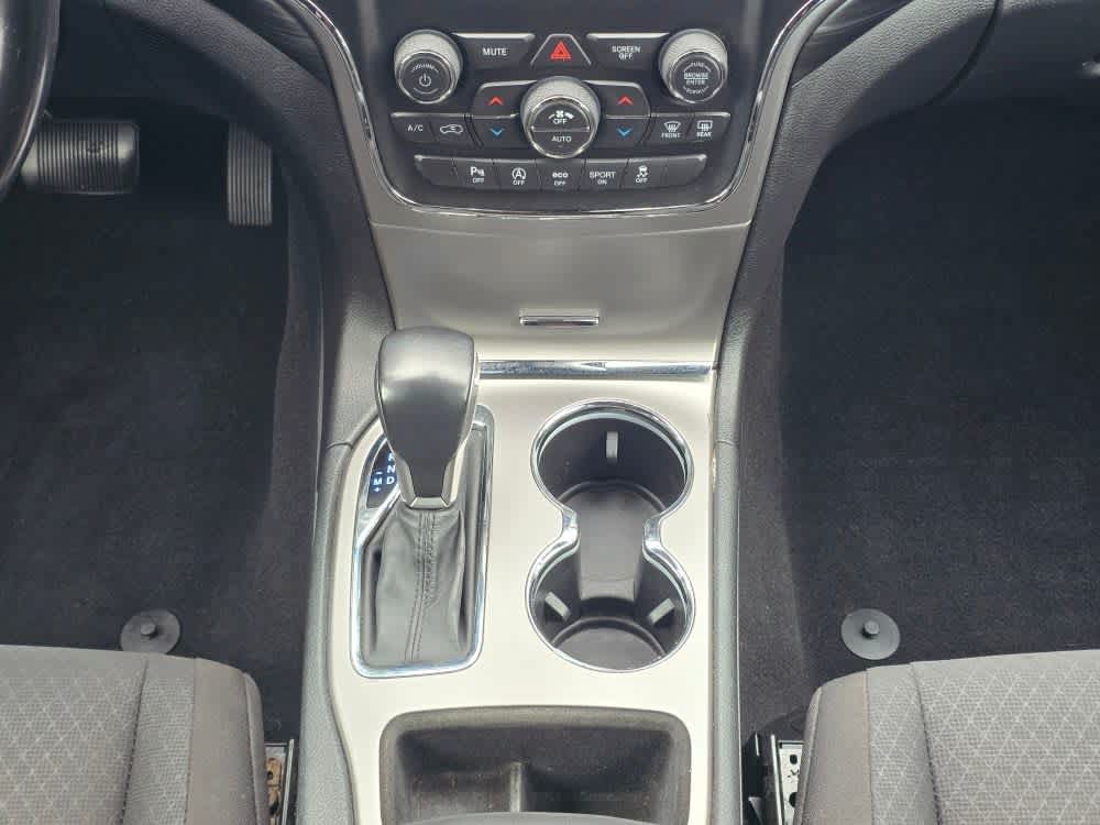 Used 2020 Jeep Grand Cherokee Laredo AWD/4WD image 13