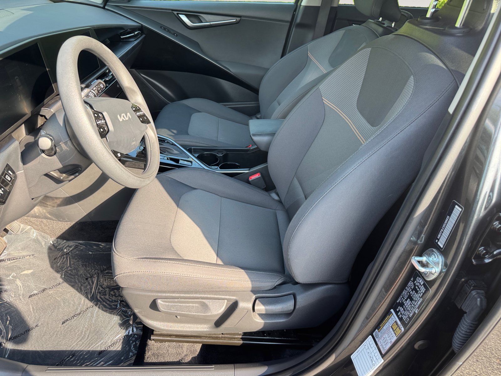 Used 2025 Kia Niro LX FWD image 13