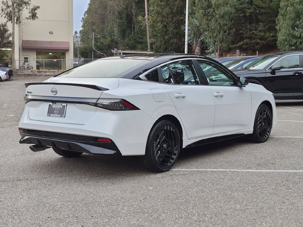 New 2027 Nissan Sentra SR w/ Floor Mat Package FWD image 5