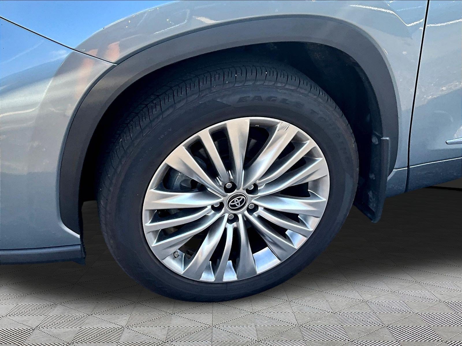 Used 2023 Toyota Highlander Platinum AWD/4WD image 35