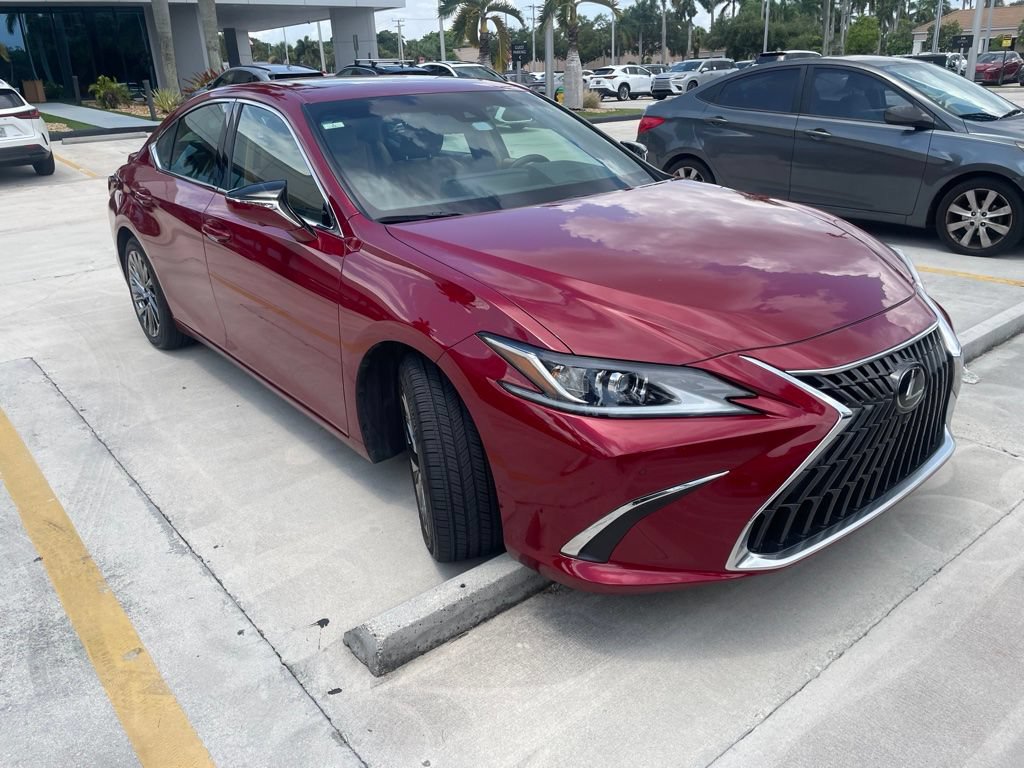 Used 2025 Lexus ES 300h w/ Technology Package