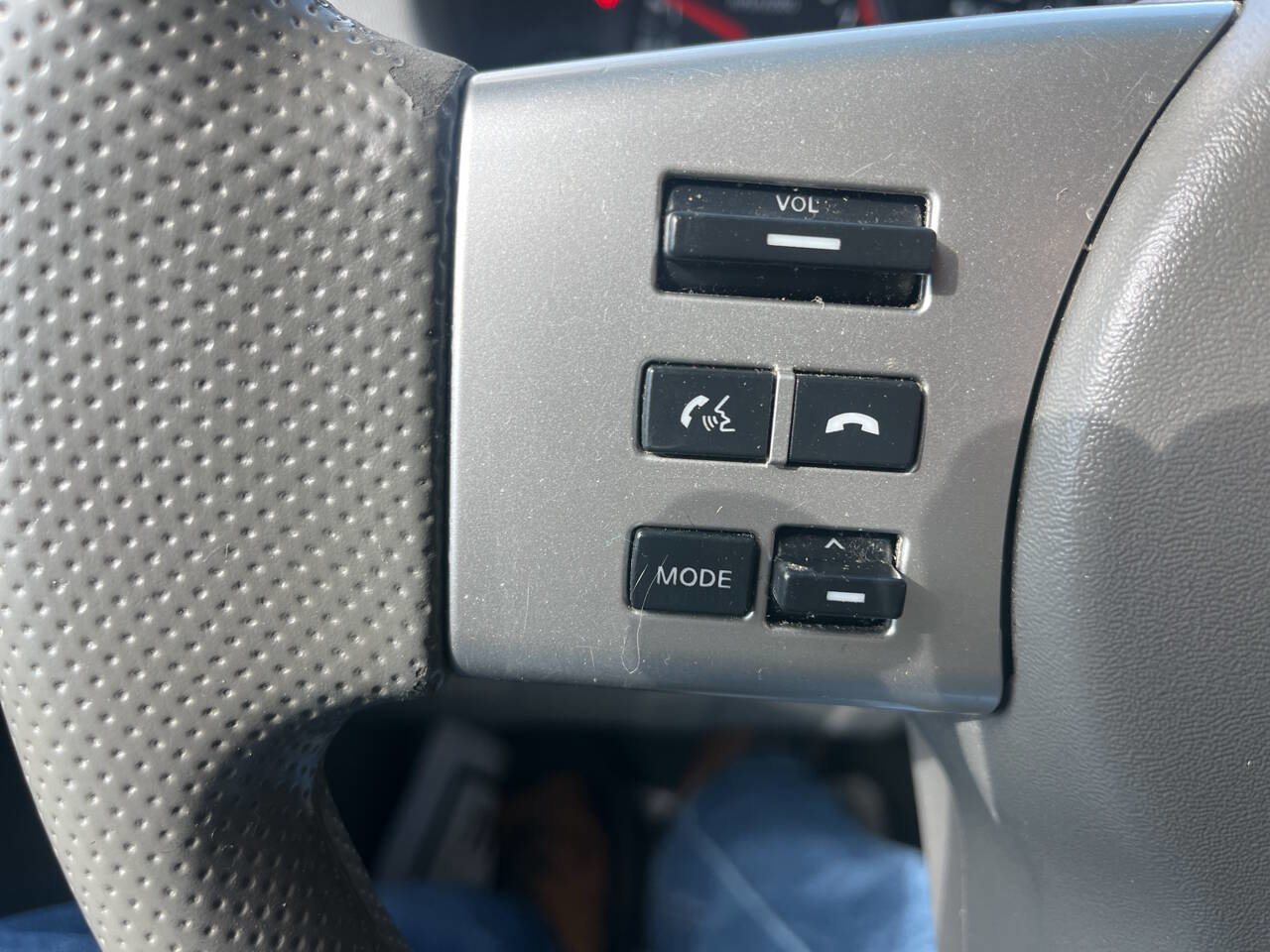 Used 2015 Nissan Frontier SV AWD/4WD image 23