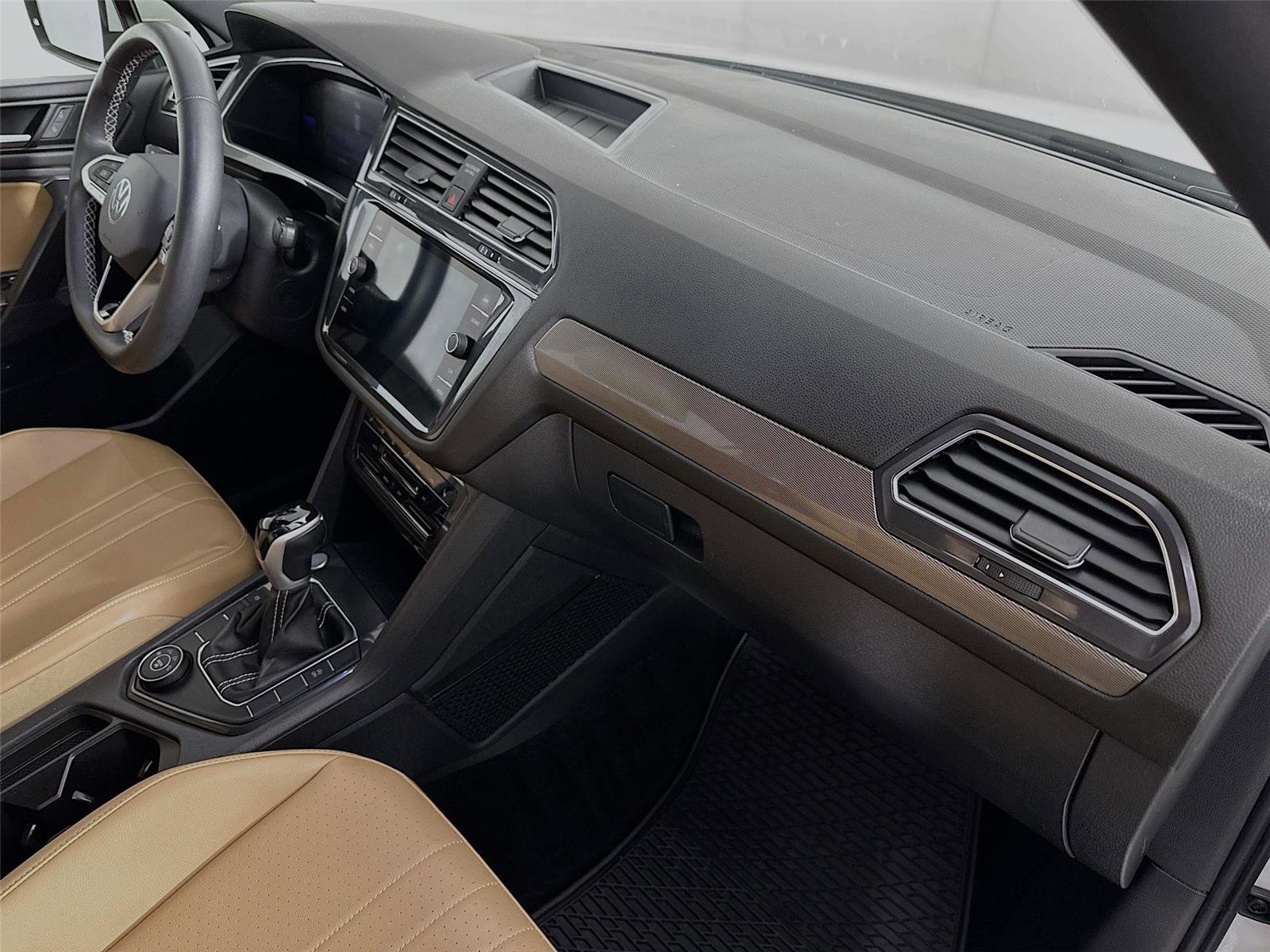 Used 2022 Volkswagen Tiguan SE image 28