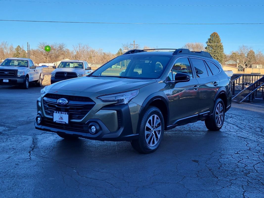 Used 2024 Subaru Outback Premium AWD/4WD image 1