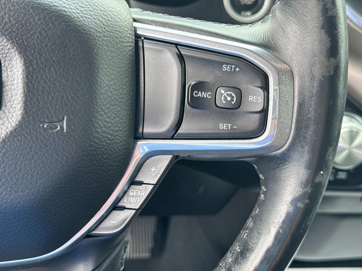 Used 2019 RAM 1500 Laramie w/ Off Road Group AWD/4WD image 30