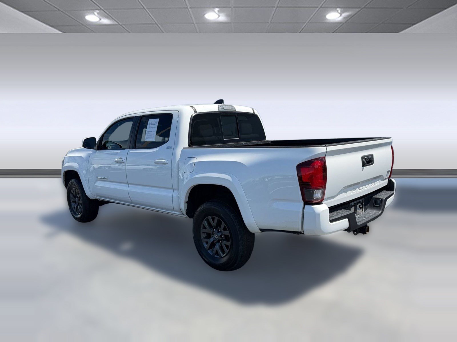 Used 2023 Toyota Tacoma SR5 w/ Technology Package RWD image 3