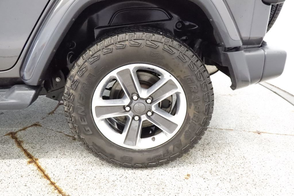 Used 2019 Jeep Wrangler Unlimited Sahara AWD/4WD image 17