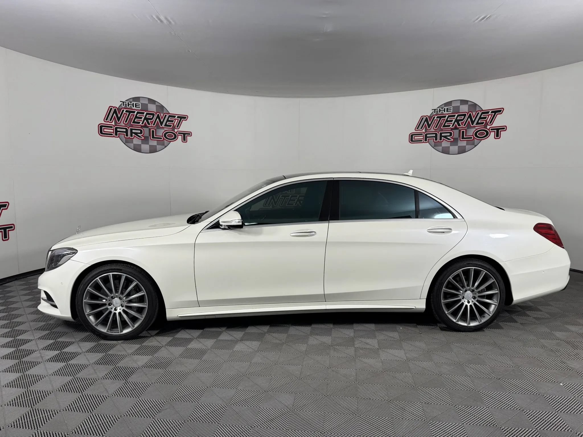 Used 2015 Mercedes-Benz S 550 Sedan image 4