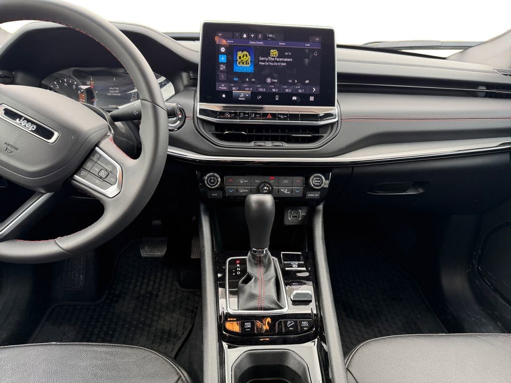 Used 2025 Jeep Compass Trailhawk AWD/4WD image 11