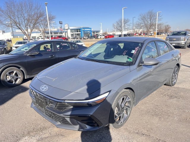 Used 2025 Hyundai Elantra SEL image 3