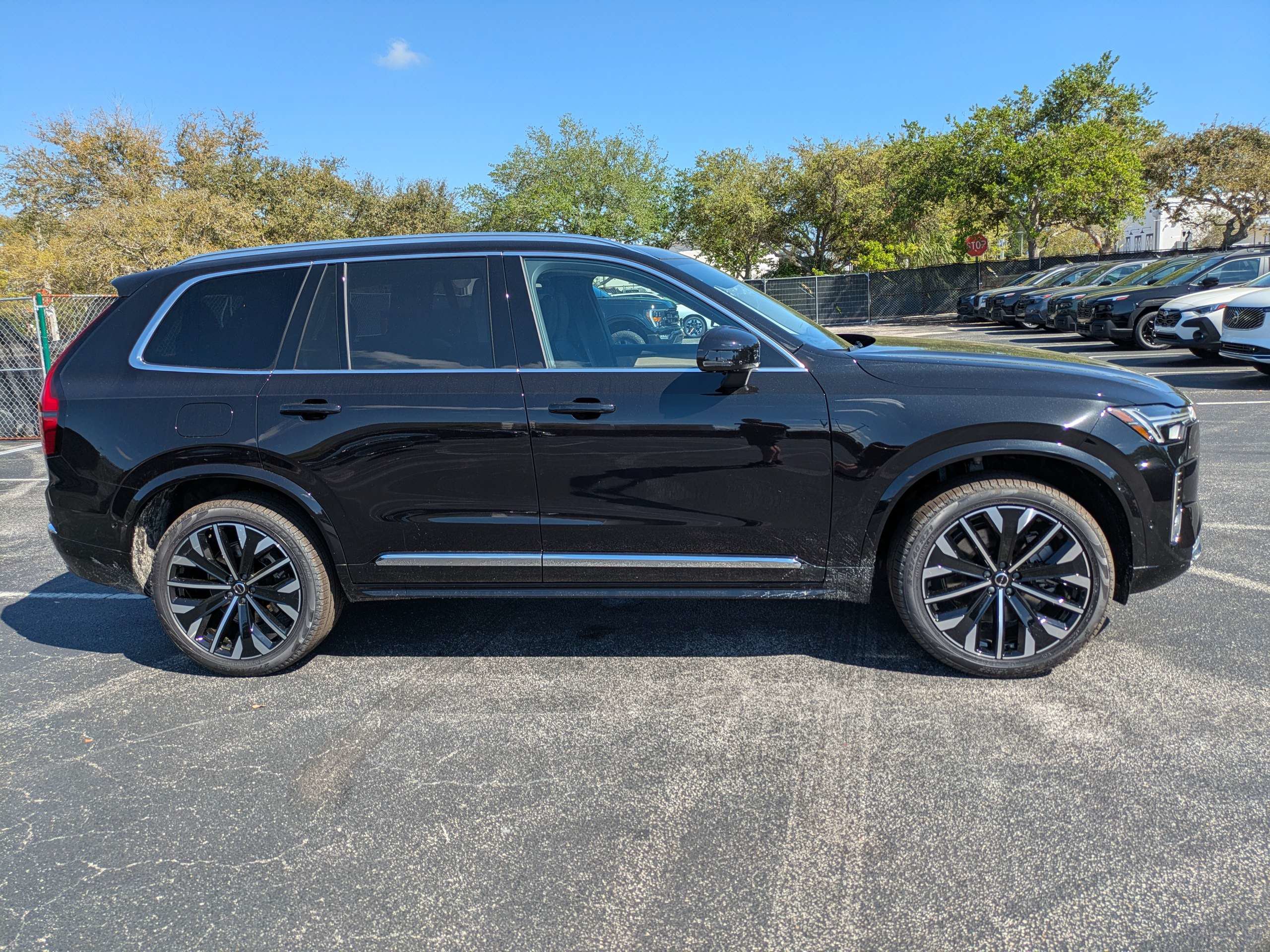 New 2026 Volvo XC90 T8 Plus w/ Protection Package Premier AWD/4WD image 3