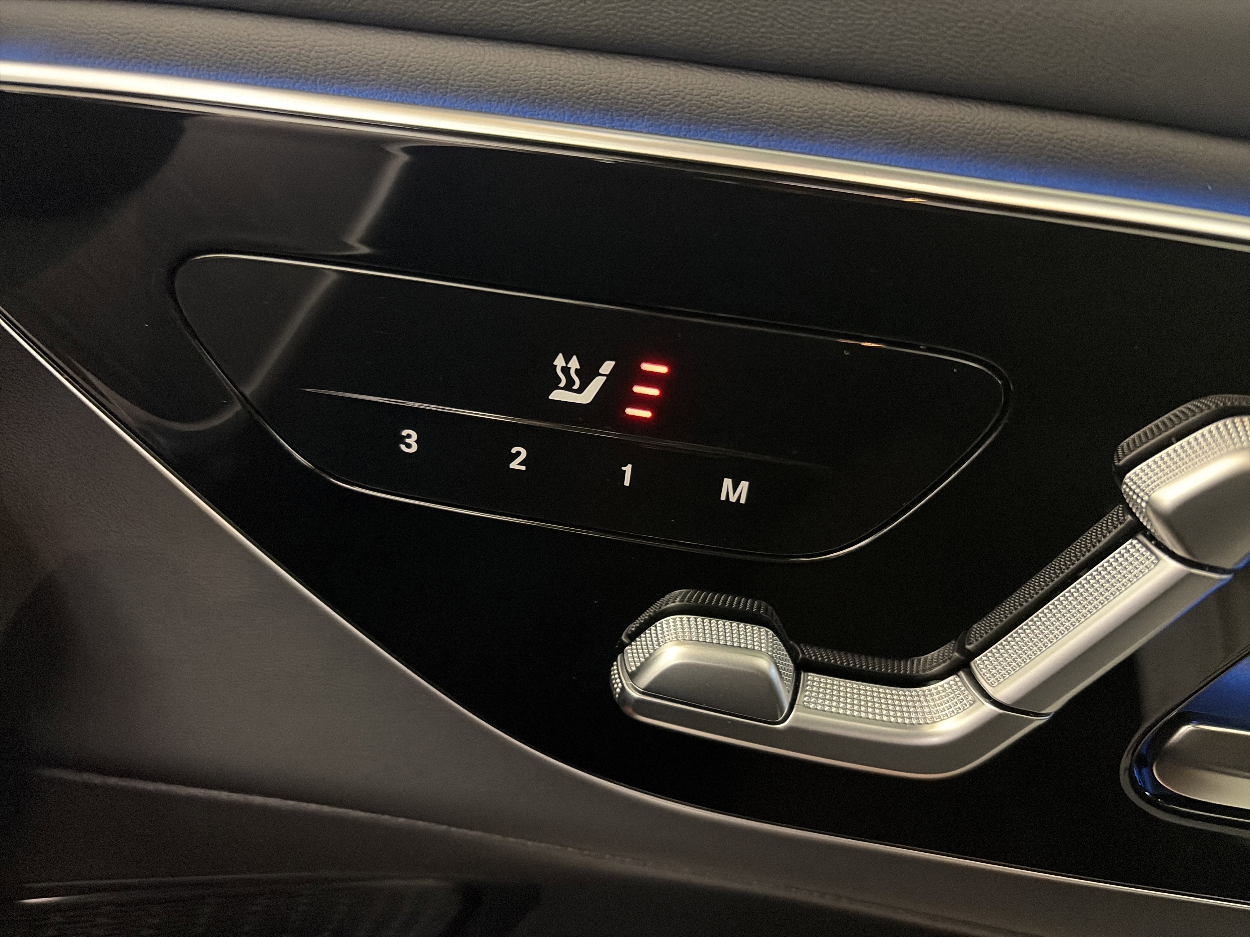 Certified 2025 Mercedes-Benz GLC 43 AMG 4MATIC image 30