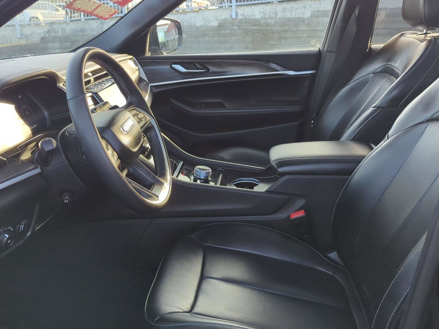 Used 2024 Jeep Grand Cherokee L Limited w/ Luxury Tech Group II image 15