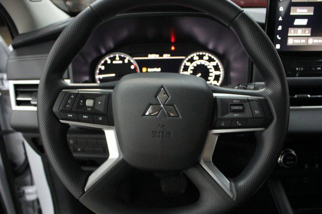 New 2026 Mitsubishi Outlander ES image 8