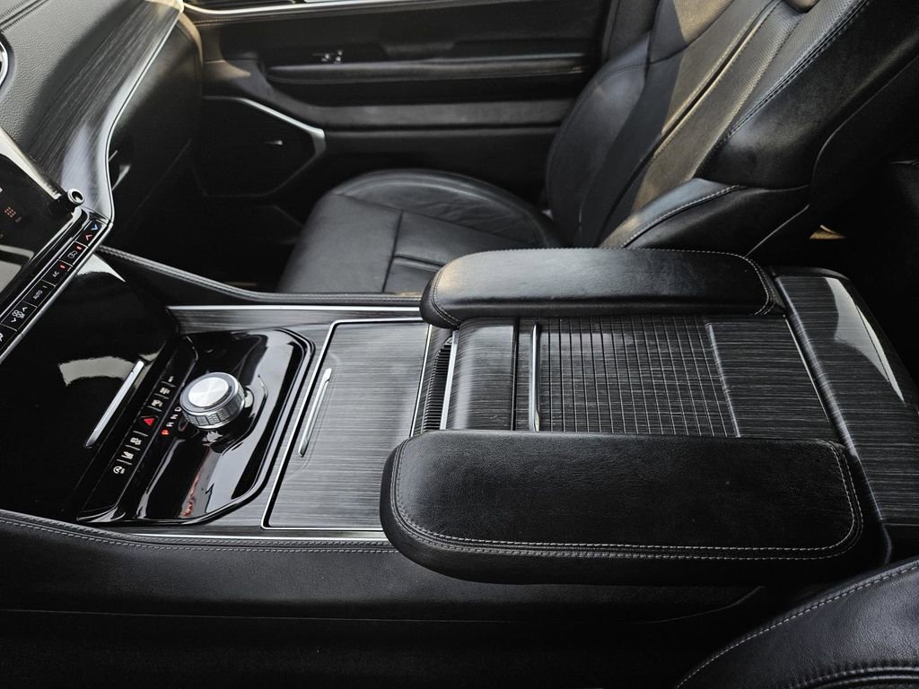 Used 2024 Jeep Wagoneer Series II w/ Flexible Seating Group image 23