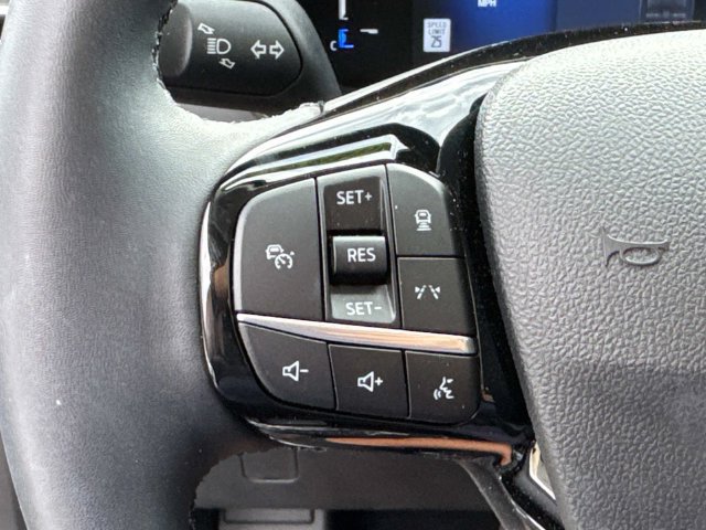 New 2025 Ford Escape SE w/ Class II Trailer Tow Package FWD image 8