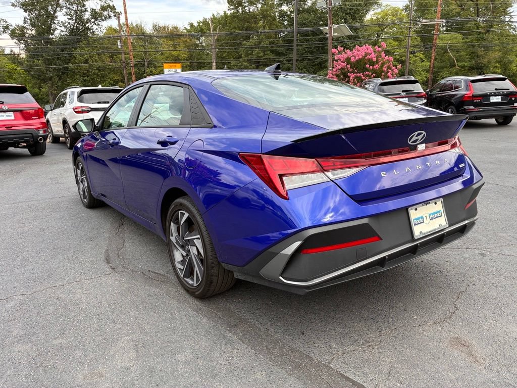 Used 2025 Hyundai Elantra SEL FWD image 5