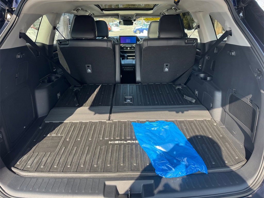 Used 2023 Toyota Highlander Platinum image 16