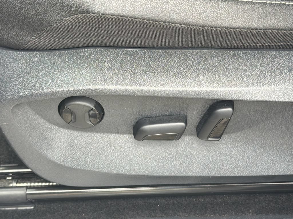 Certified 2023 Volkswagen Tiguan SE R-Line FWD image 10