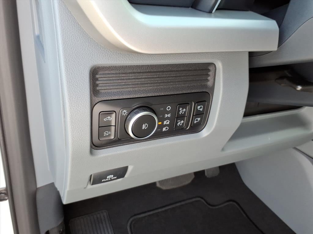 New 2026 Ford F250 XLT w/ XLT Premium Package AWD/4WD image 10