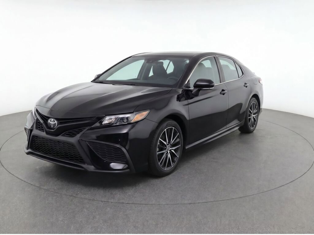 Used 2023 Toyota Camry SE AWD/4WD image 3