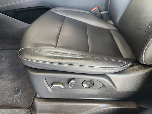 Used 2022 Cadillac Escalade Luxury w/ LPO, Illumination Package AWD/4WD image 22