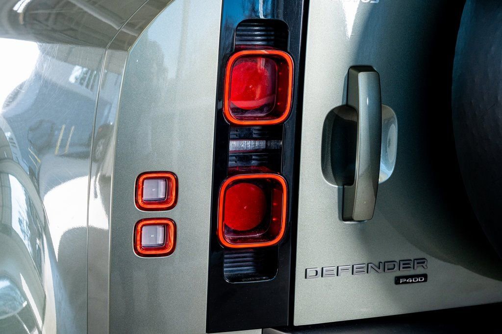 Used 2021 Land Rover Defender 110 X-Dynamic HSE image 25