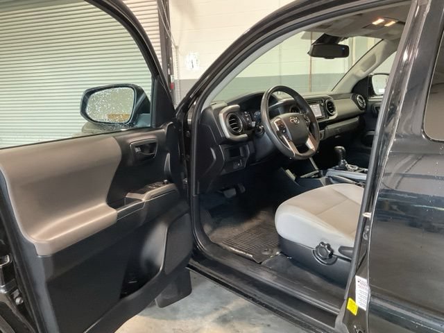Used 2018 Toyota Tacoma SR5 AWD/4WD image 18