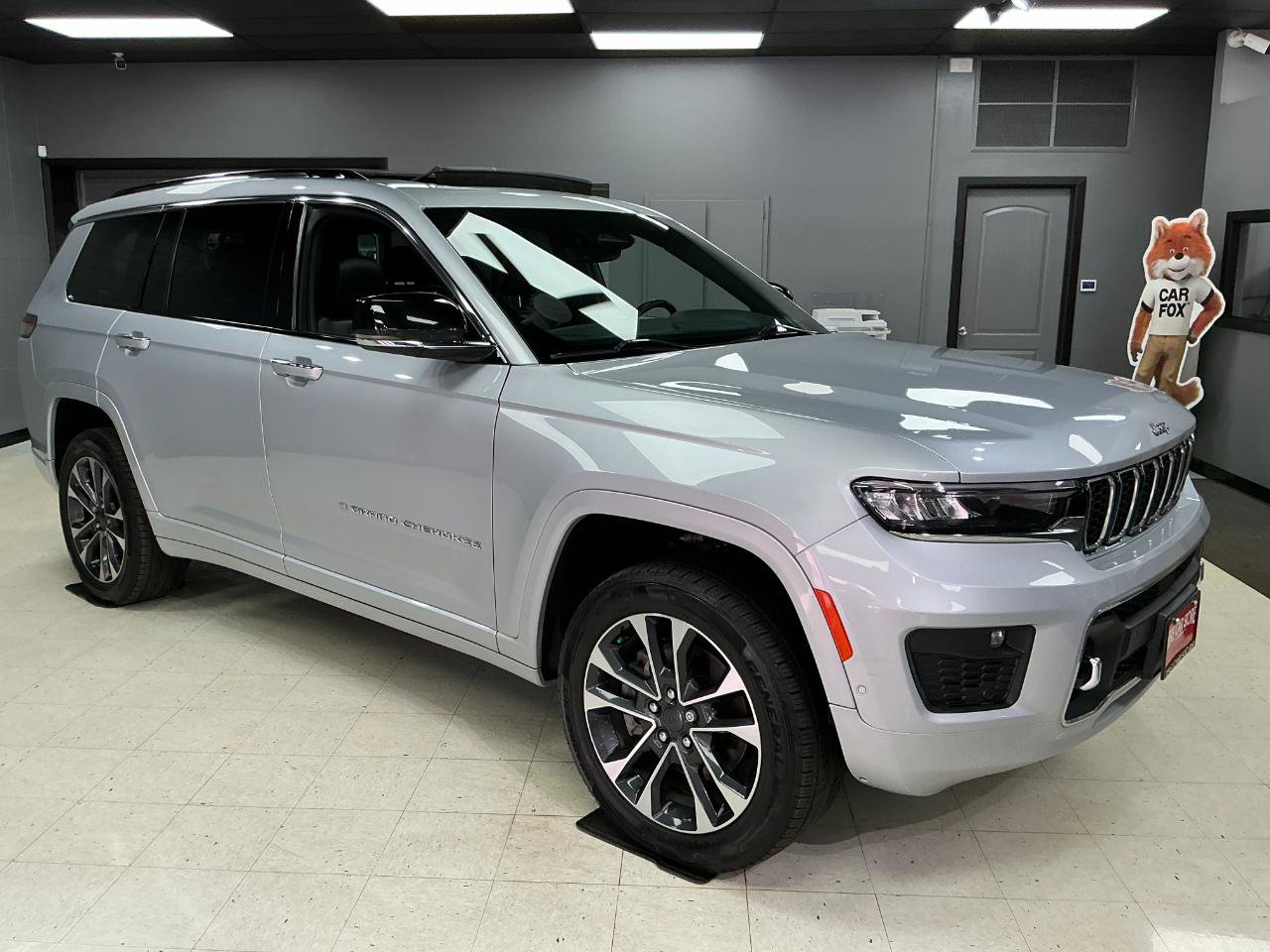Used 2023 Jeep Grand Cherokee L Overland AWD/4WD image 2