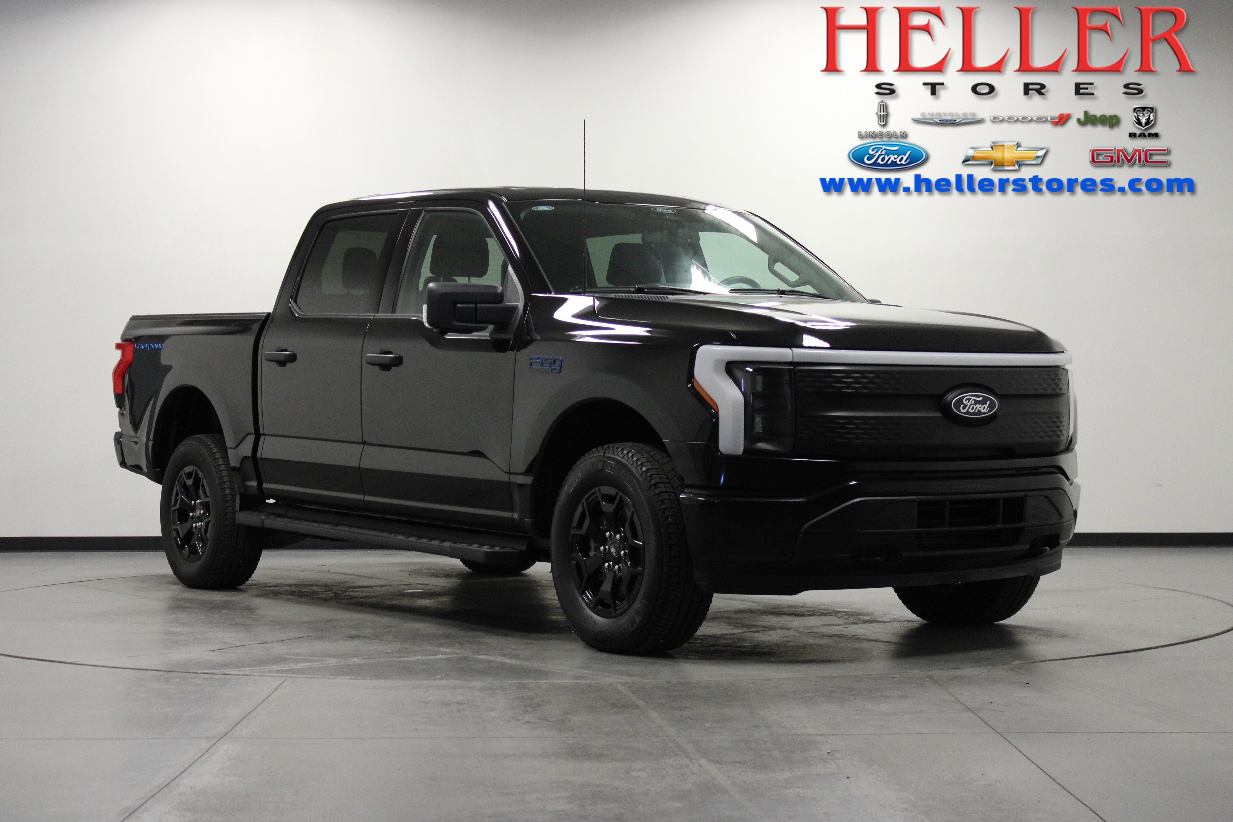 Used 2025 Ford F150 Lightning XLT AWD/4WD image 1