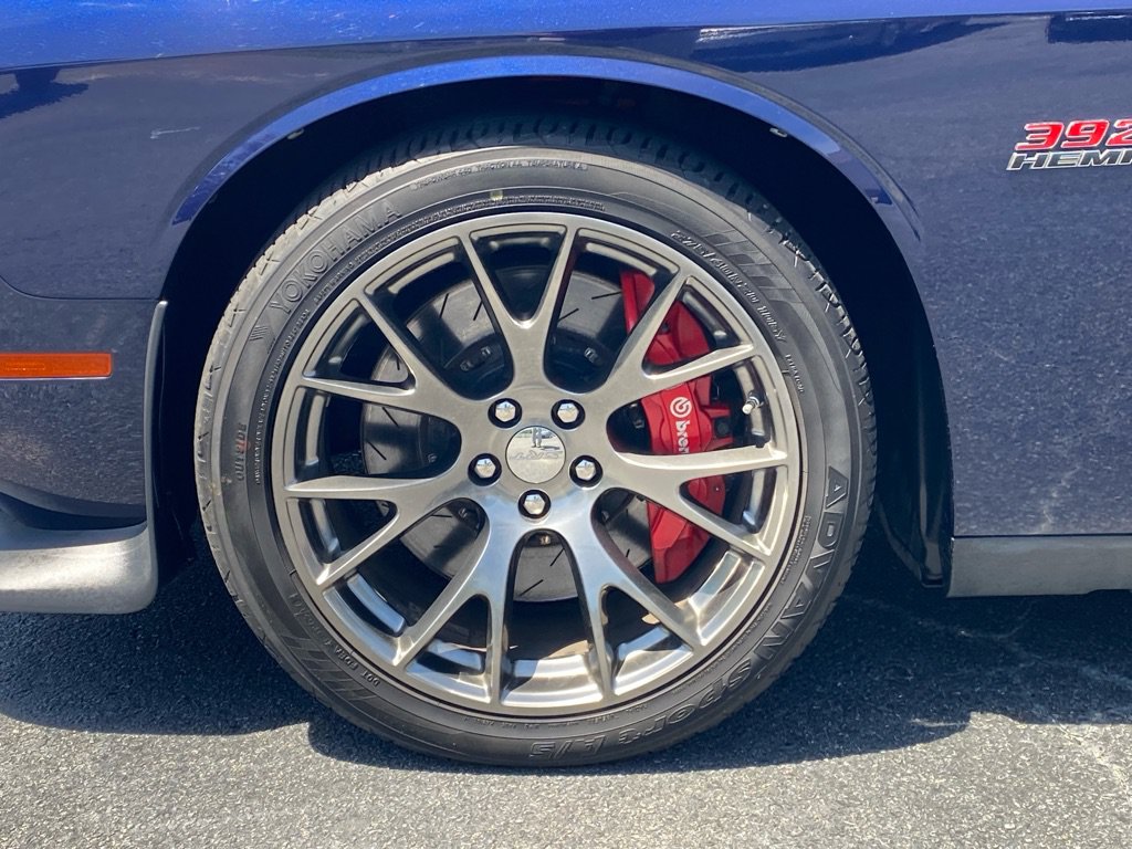 Used 2015 Dodge Challenger SRT RWD image 12