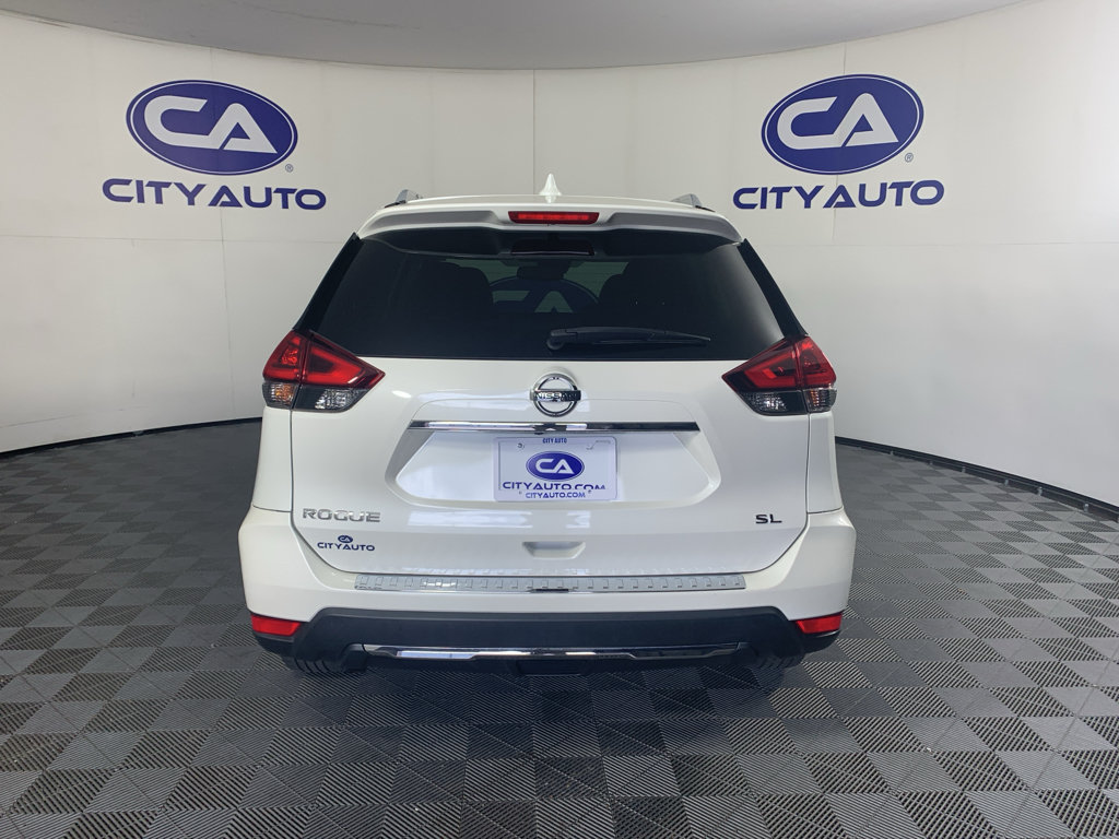 Used 2018 Nissan Rogue SL w/ Premium Package FWD image 4
