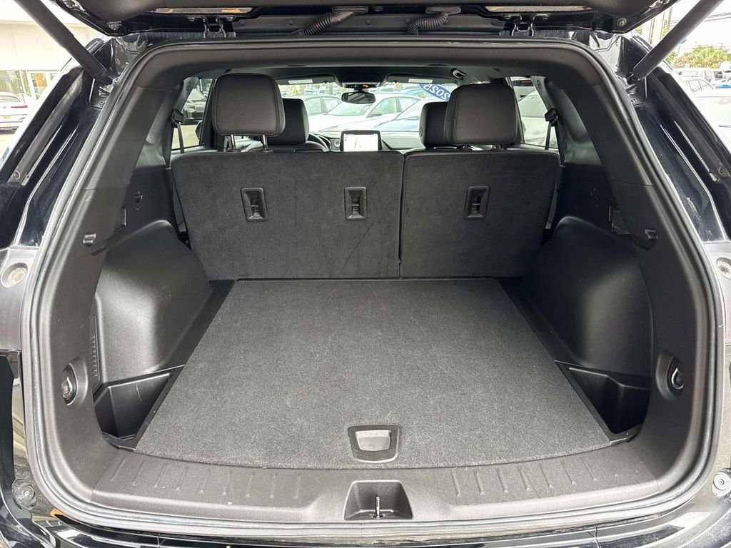 Certified 2025 Chevrolet Blazer RS FWD image 9