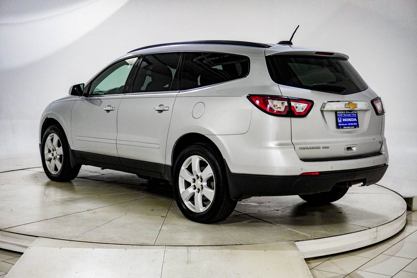 Used 2017 Chevrolet Traverse LT w/ Style and Technology Package AWD/4WD image 5