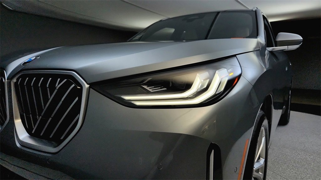 Used 2025 BMW X3 xDrive30i w/ Premium Package image 16