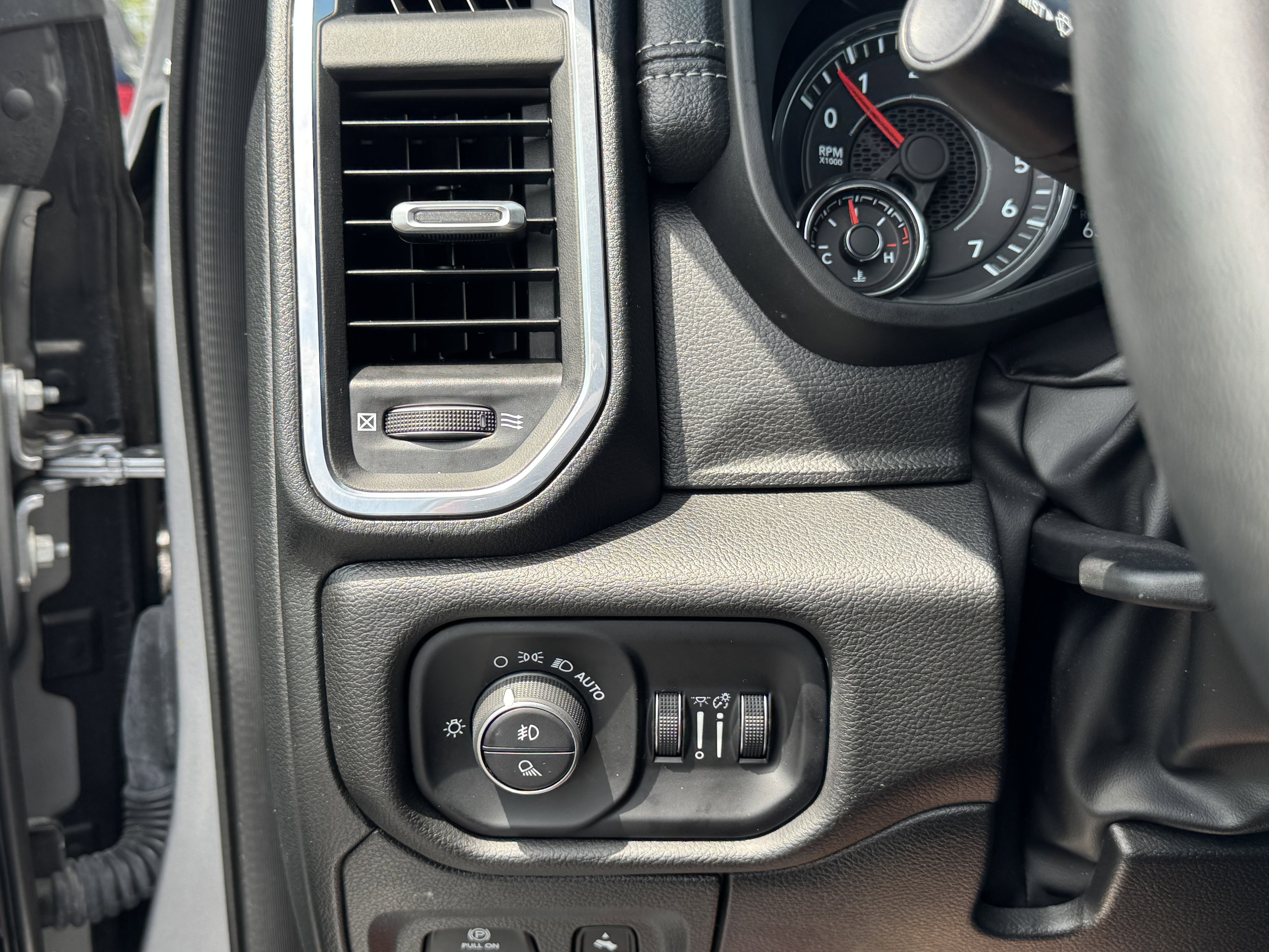 Used 2025 RAM 1500 Laramie image 19