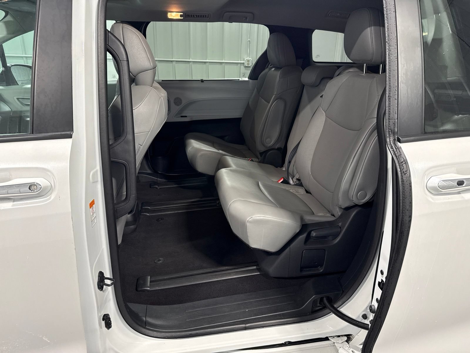 Used 2025 Toyota Sienna XLE FWD image 21