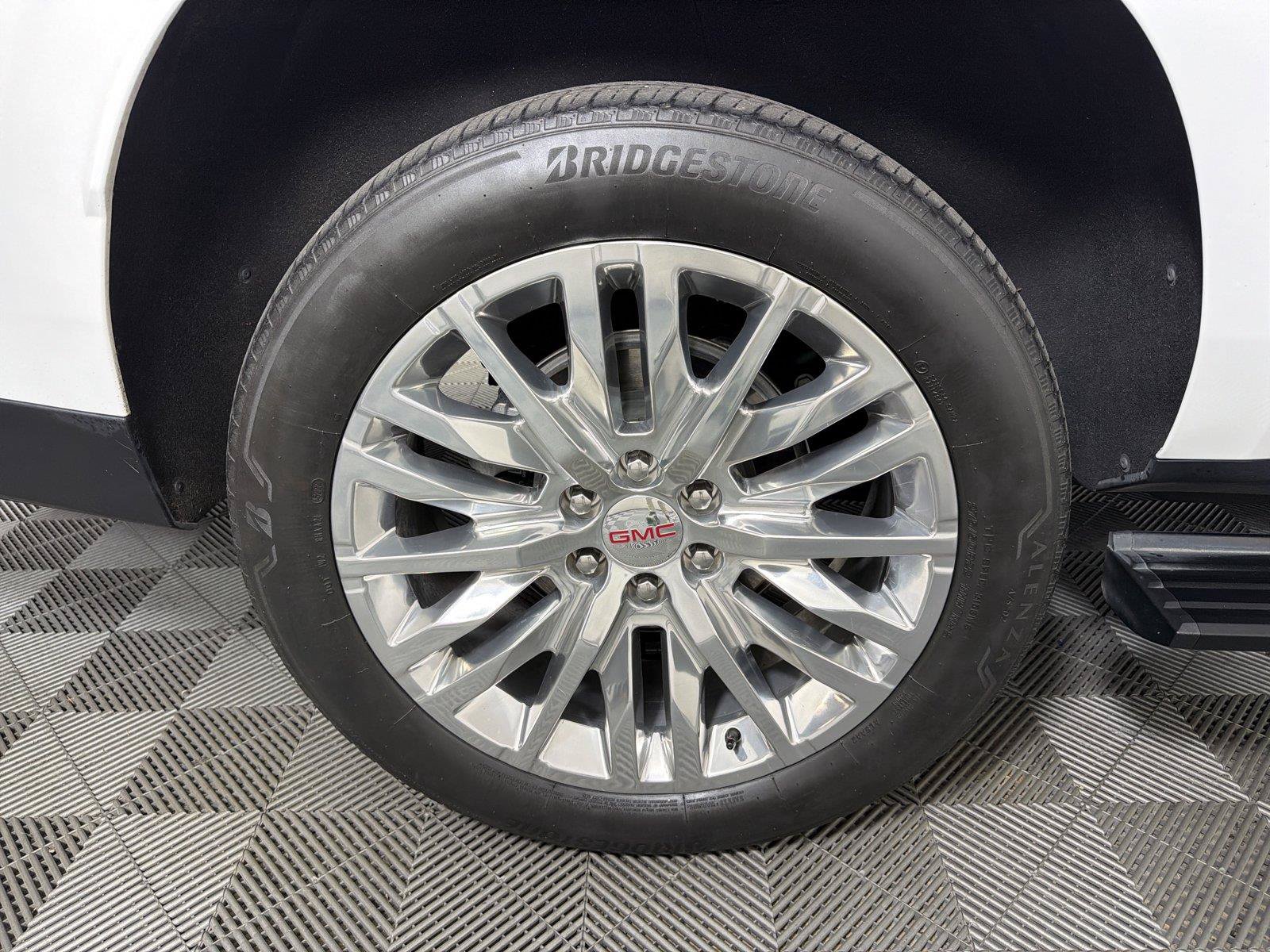 Used 2025 GMC Yukon XL Denali w/ Sun & Power Step Package RWD image 16