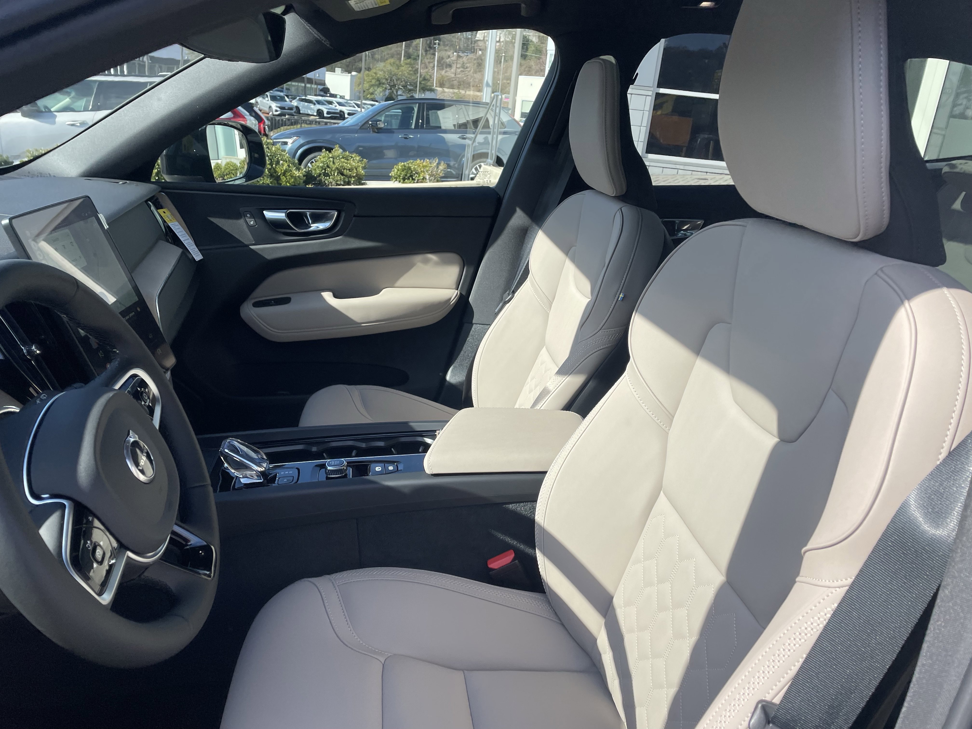 New 2026 Volvo XC60 B5 Plus w/ Protection Package Premier image 15