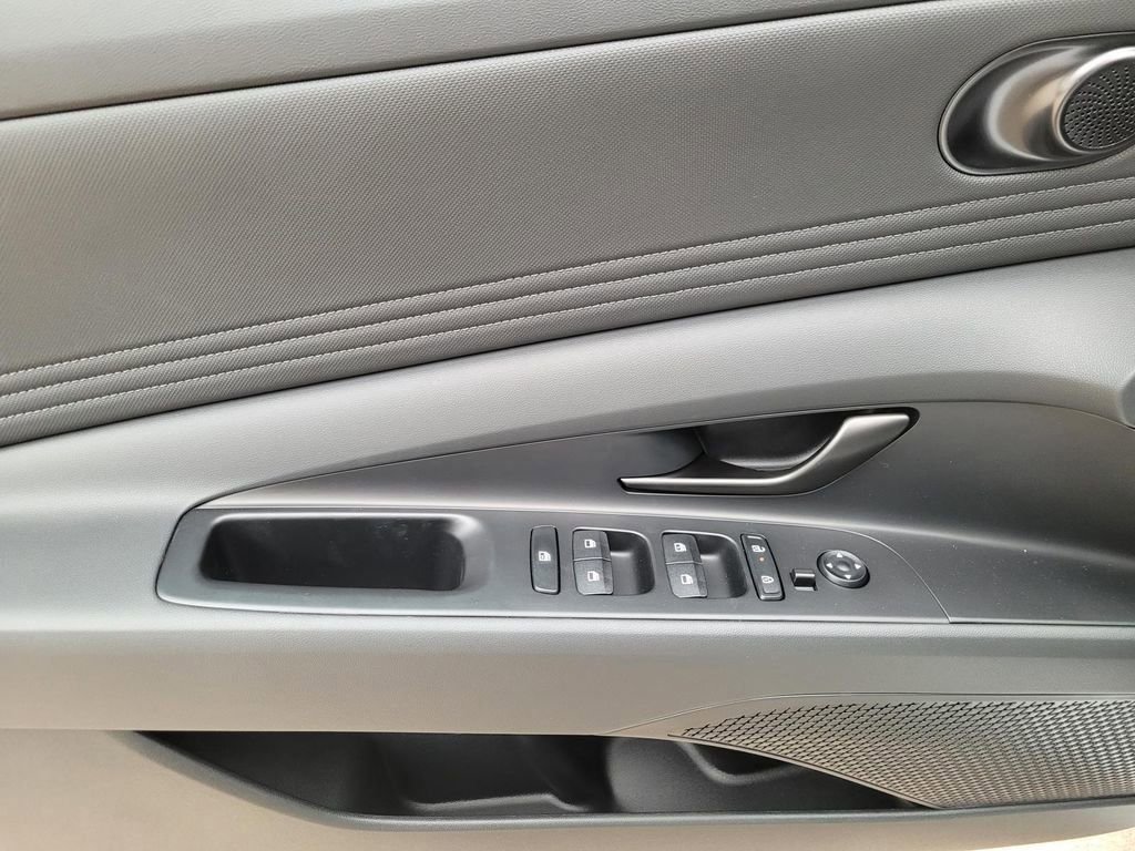 New 2025 Hyundai Elantra SEL FWD image 20